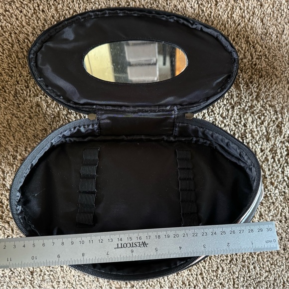 New Cosmetics Bag - Picture 2 of 5